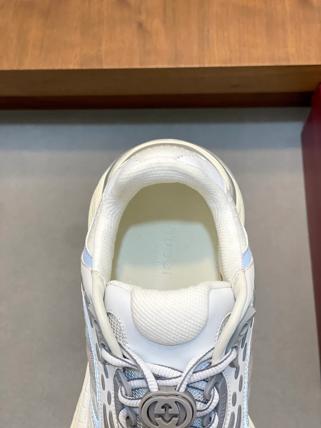 Men's Men's Shoes 💰900 Gucci Gucci 2.0 Sports Shoes Couple's Style Retro Casual Shoes Running Shoes Original Purchase, Development, Production Gucci 2.0 Sports Shoes reinterpret the brand's iconic striped webbing elements. This sneaker reinterprets the iconic details. It uses EVA thick soles and a smart silhouette to bring a stable and comfortable wearing experience. Exquisite packaging at the delivery counter. Fabric: original imported cowhide + technical fabrics. Lining: original imported breathable mesh. Sole: original molded ultra-light foam rubber. Bottom thickness: 4CM. Size: 39-44 (customized for 38, 45, 56)